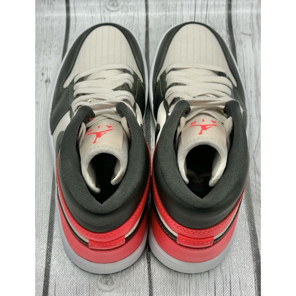 Nike Women's Air Jordan 1 Mid SE Newsprint Size 5.5 DQ6078‑100 - Picture 3 of 8